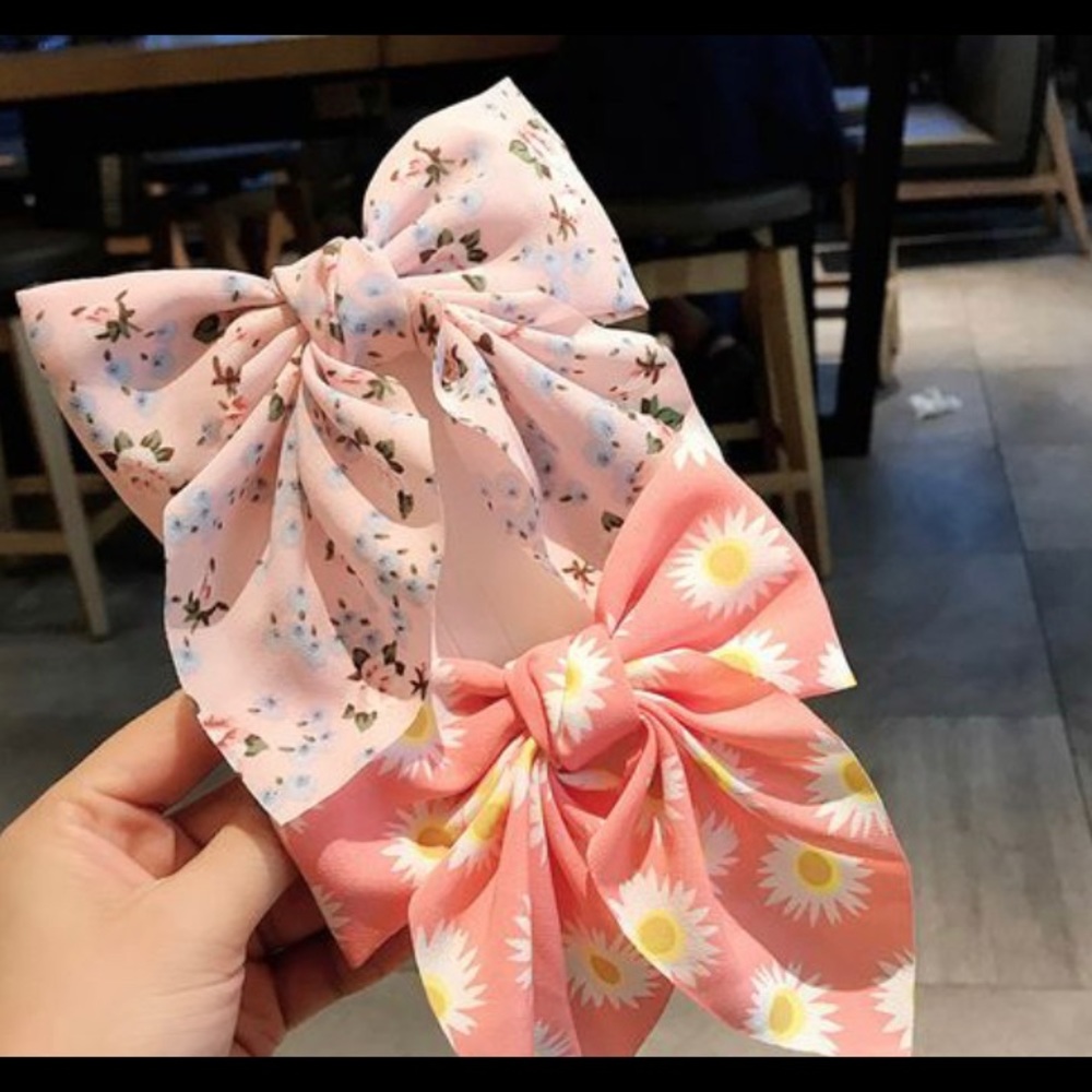 Dark pink bow